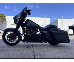 Harley-Davidson FLHXS - Street Glide Special - 2