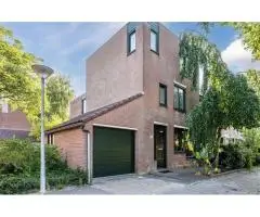 Licht en Ruim Hoekhuis met 4 Slaapkamers, Garage en Tuin in Voorschoten - 10
