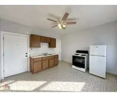 4 bedroom flat situated, Clean and well-maintained. Interested persons, please contact - 8