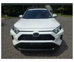 Toyota RAV4 XLE   Low Kilometer