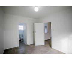 1 Bed Apartment in Bergvliet, Southern Suburbs Cape Town - 2