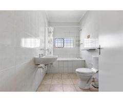 2 Bed House in Claremont, Cape Town - 3