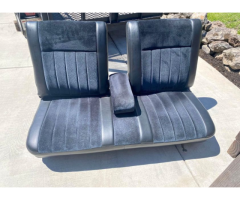 Bench seat with armrest