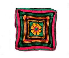 How to Select the Best Handmade Pillow Covers Online?